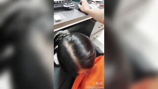 前台小姐趴在桌子底下給我吃雞 china