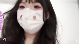 騷妹發現親哥在房間裡打手槍 妹妹看著看著在門口自慰起來 過膝襪 china