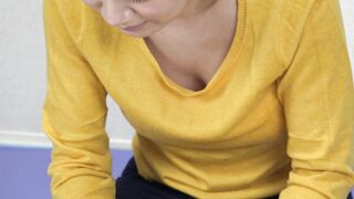 母乳垂れてます 153 胸チラ 7名登場 母乳ママもちっぱいママも爆乳ママも 選り取り見取り voyeur jp