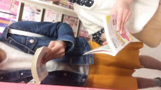 ロリ風を逆さ撮り3 まさかの盗撮バレ voyeur jp