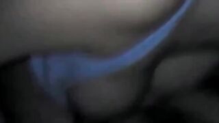 가슴이 큰 여성이 개처럼 엎드린 자세를 취하고 있다. korean porn vip
