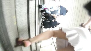 zbh 061 極ミニワンピⅱ ギャル系3名のたまらん生尻 voyeur jp