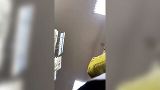２人のお姉さんの逆さパンチラ動画 静止画 １３３ voyeur jp 02