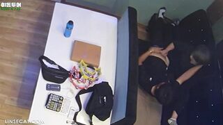 [신작] 여자친구는 생리 중이고, 섹스에 굶주린 남자는 자신의 성기를 이용해 여자친구의 입과 가슴을 만지고, 성기를 문지르는 데만 사용할 수 있다 korean porn vip ipcam