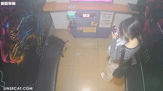 [신작] 4월에 새로운 유출 소식이 있습니다! 장난꾸러기 소녀가 카메라를 향해 가위 손짓을 합니다. 그 소년은 섹스 경험이 거의 없었고 korean porn vip ipcam